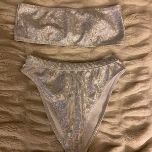 Dippin Daisys shiny bikini set!